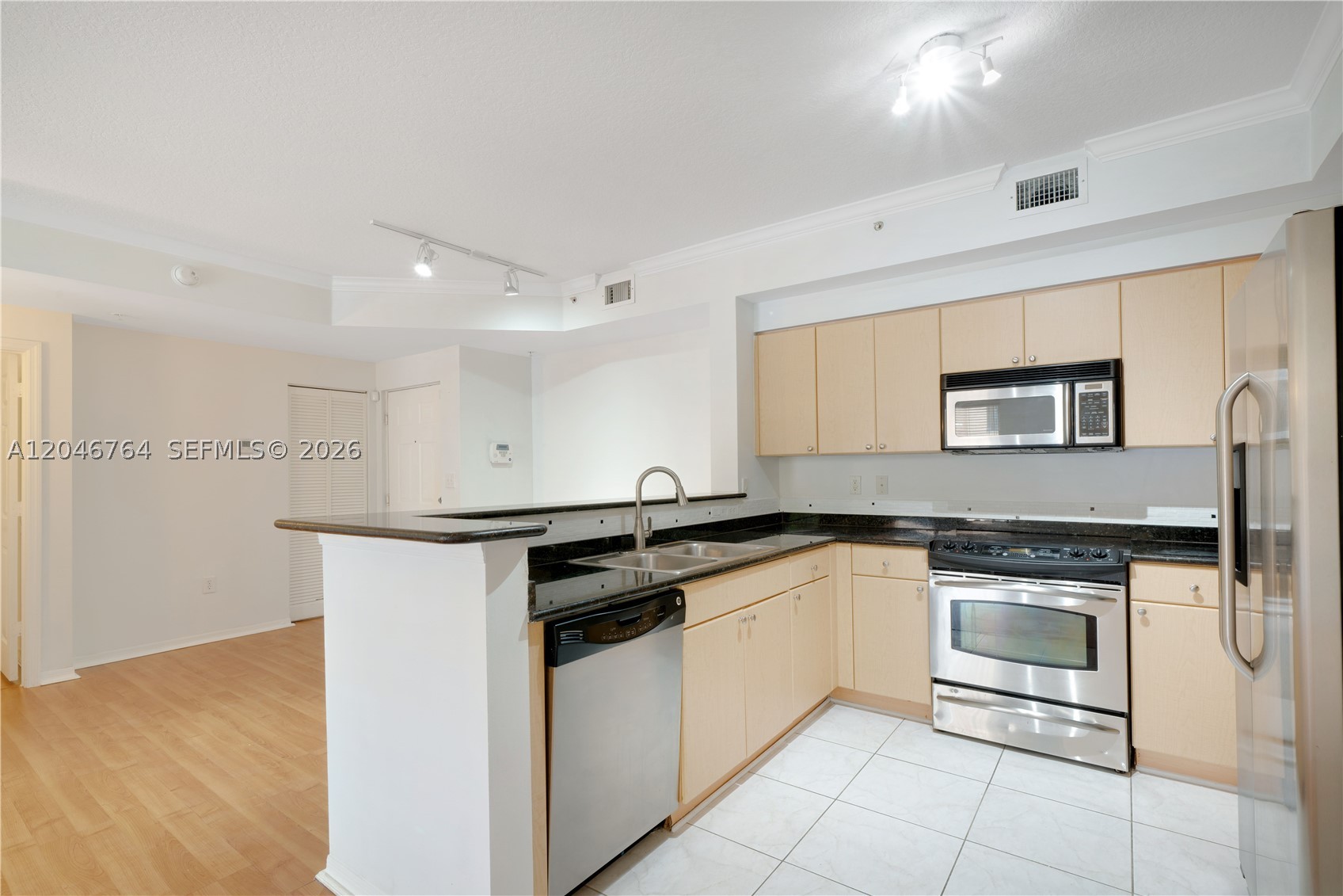 6851 SW 44th St #208, Miami FL 33155