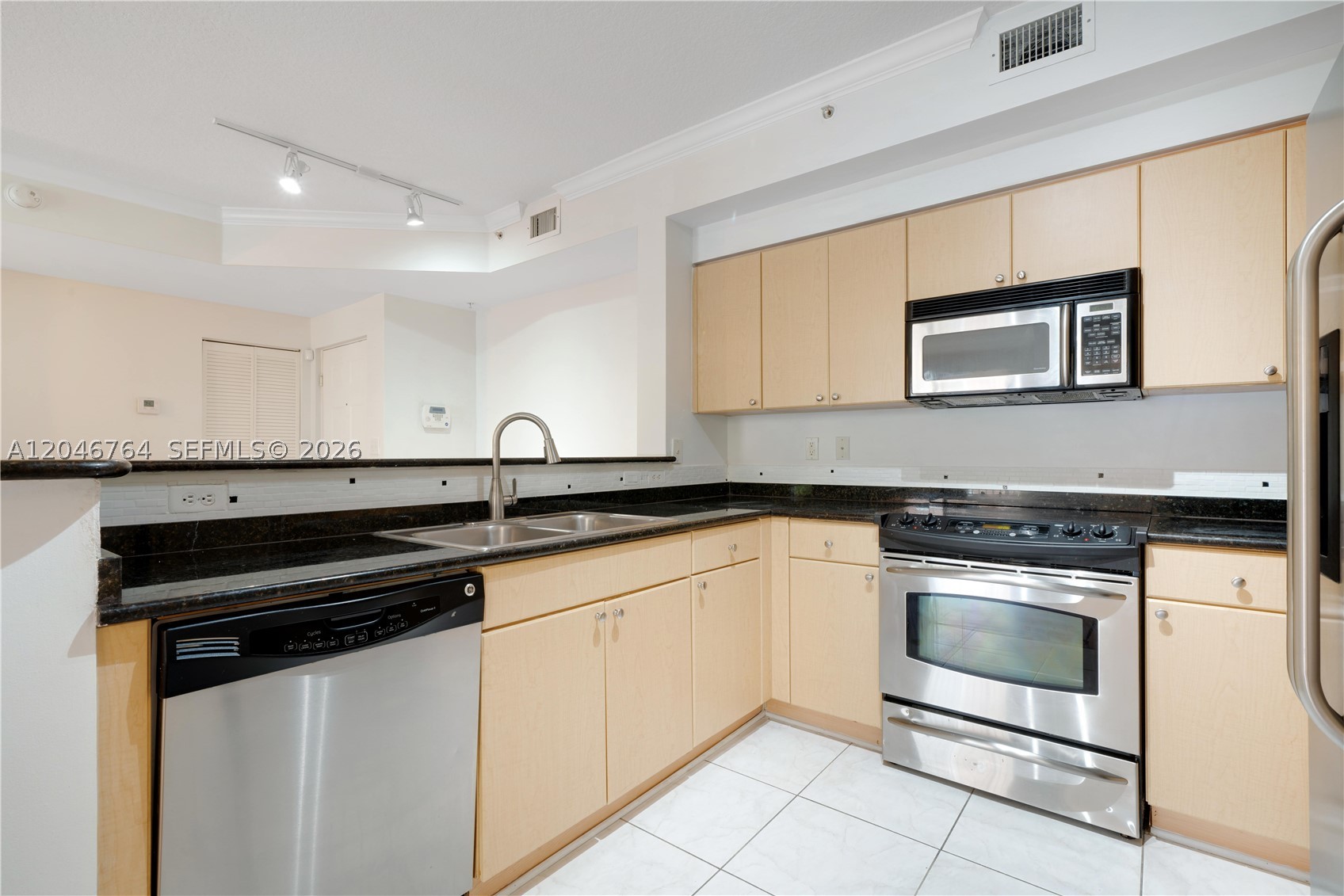 6851 SW 44th St #208, Miami FL 33155