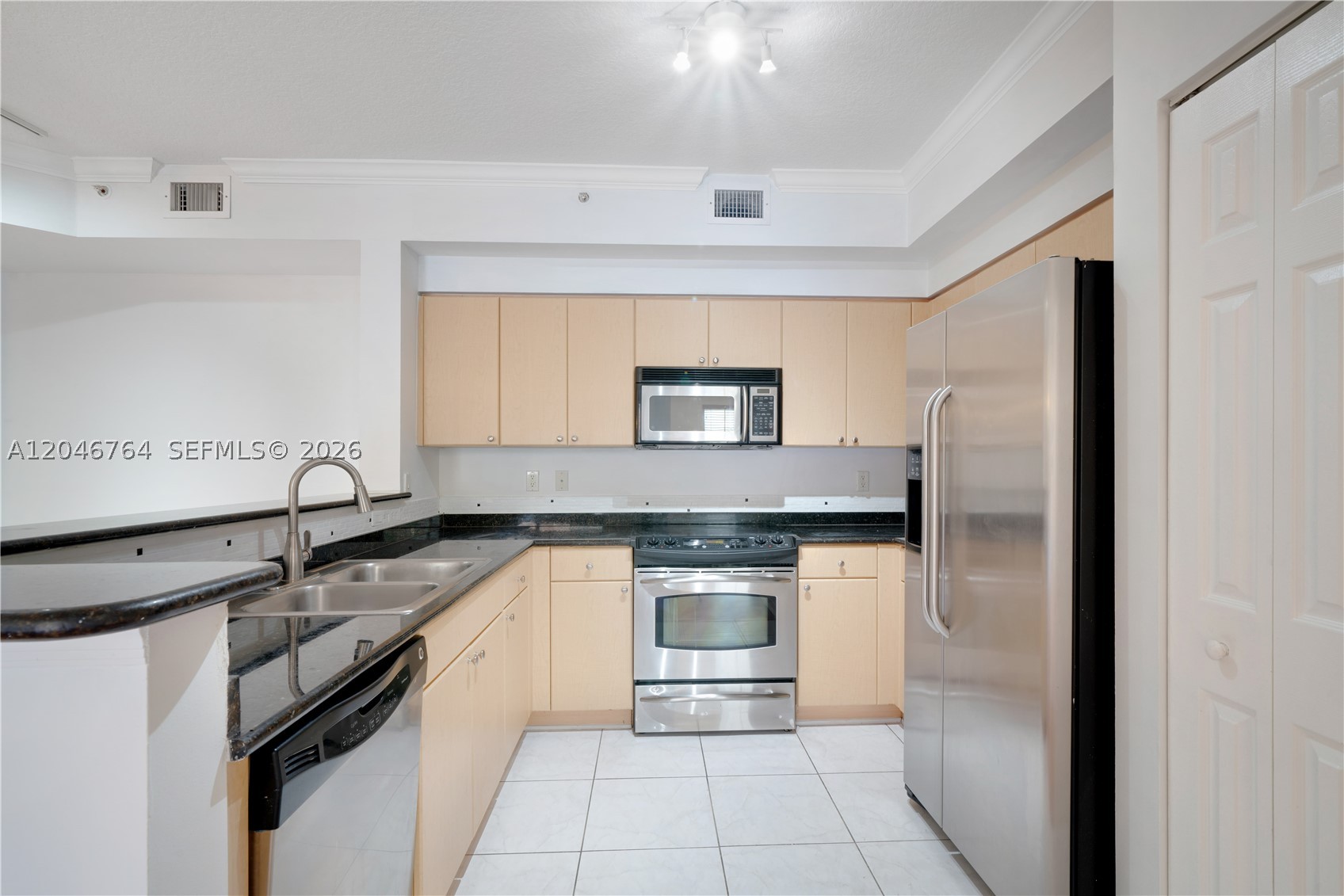 6851 SW 44th St #208, Miami FL 33155