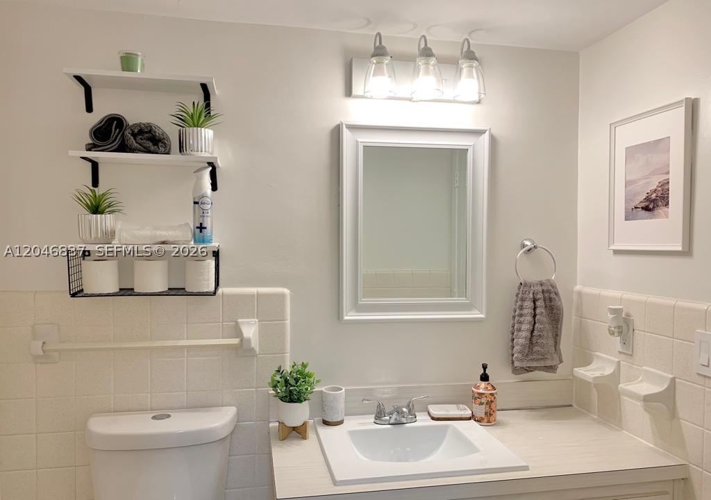 815 Middle River Dr #204, Fort Lauderdale FL 33304