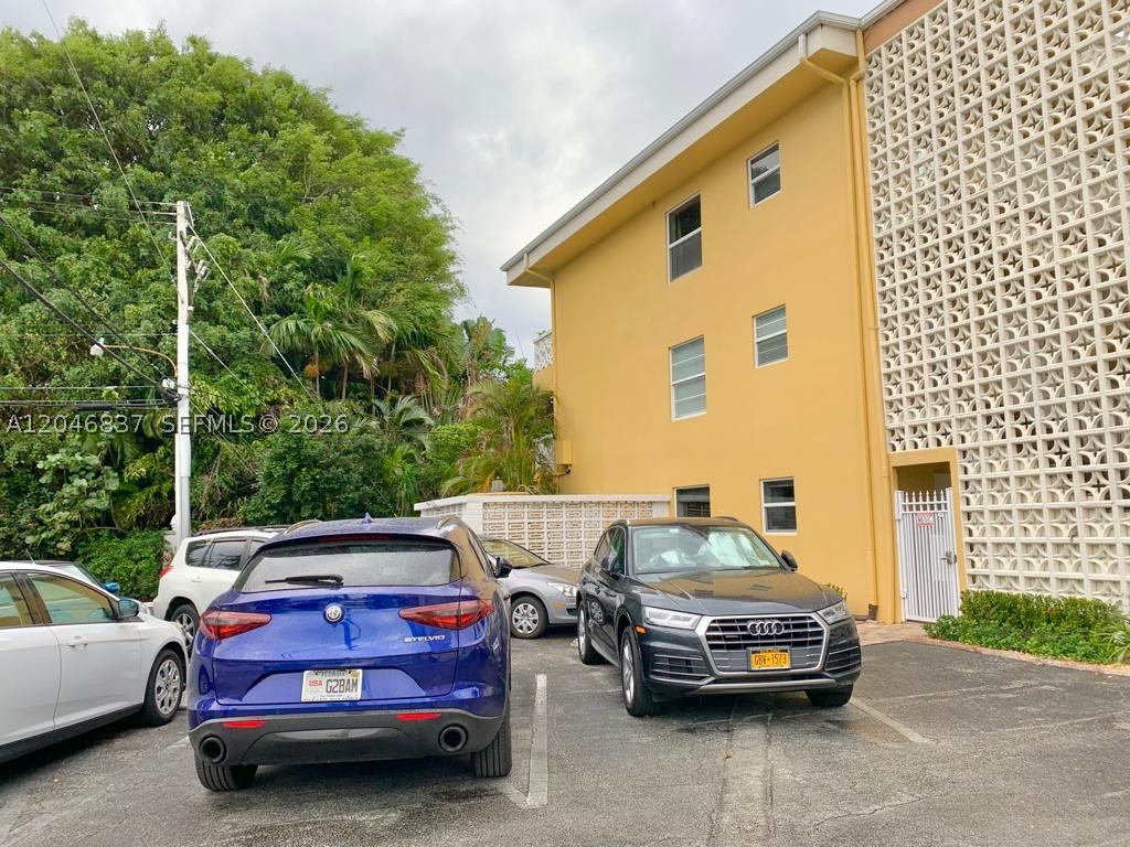 815 Middle River Dr #204, Fort Lauderdale FL 33304