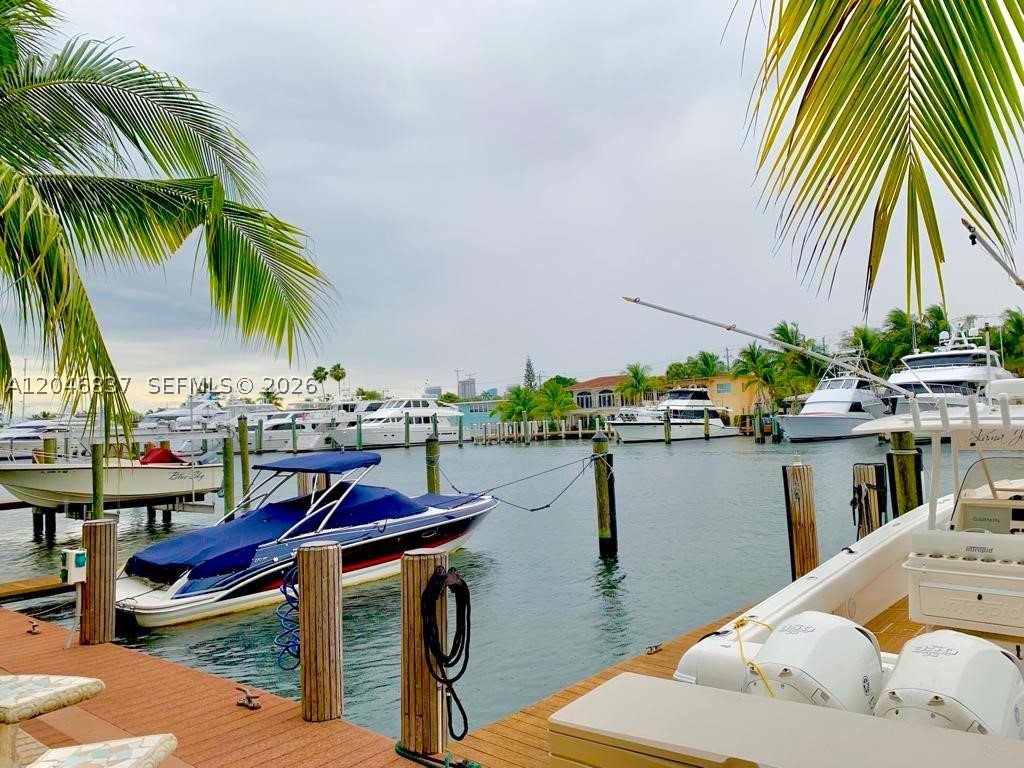 815 Middle River Dr #204, Fort Lauderdale FL 33304