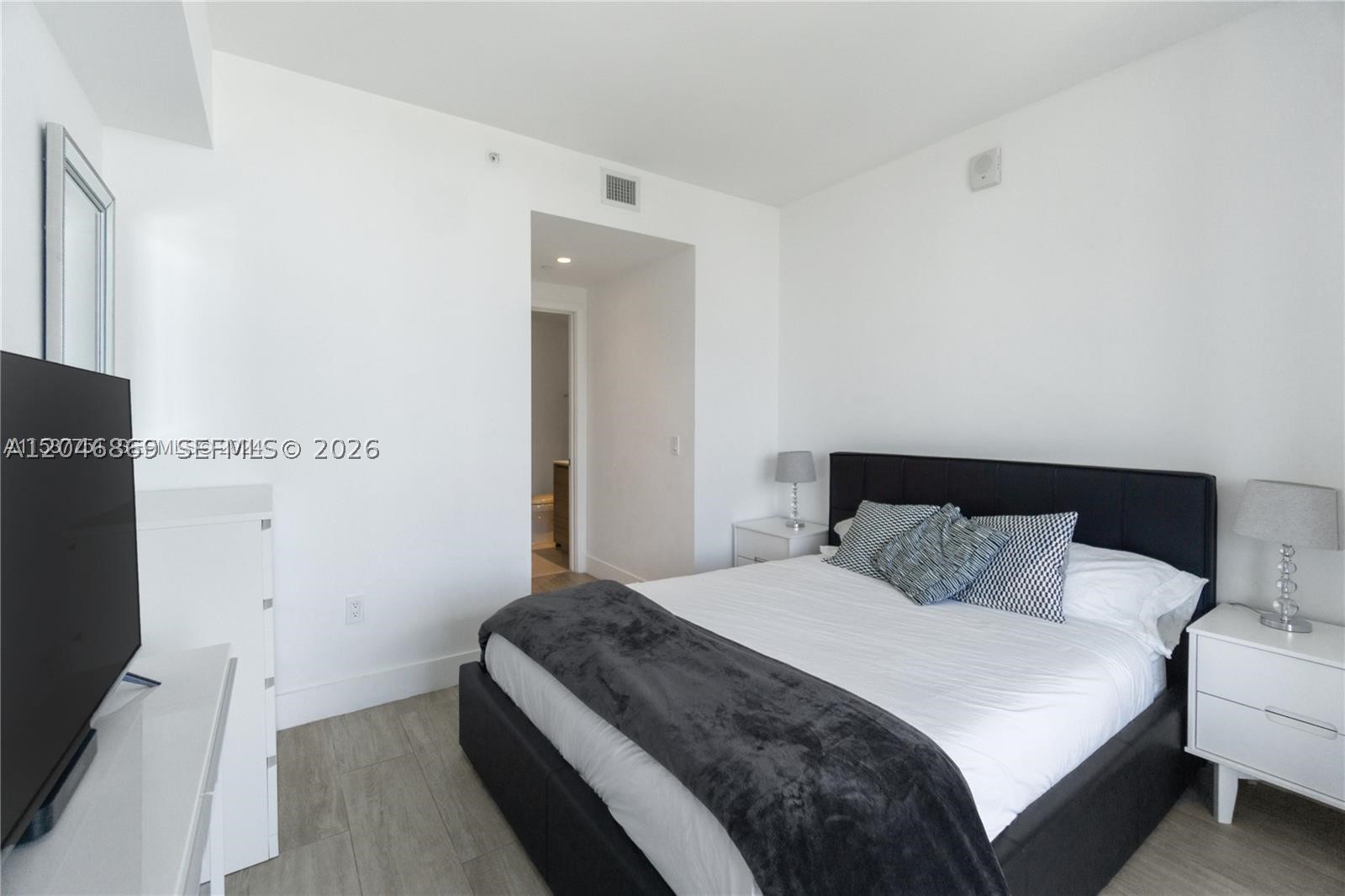 121 NE 34th St #2706, Miami FL 33137
