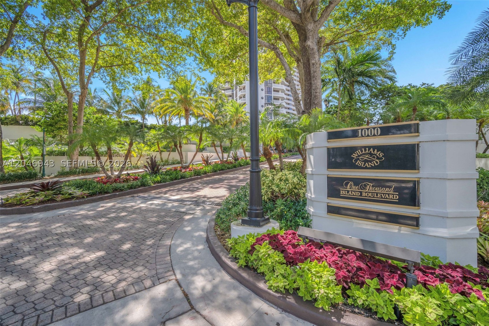 1000 W Island Blvd #1206, Aventura FL 33160