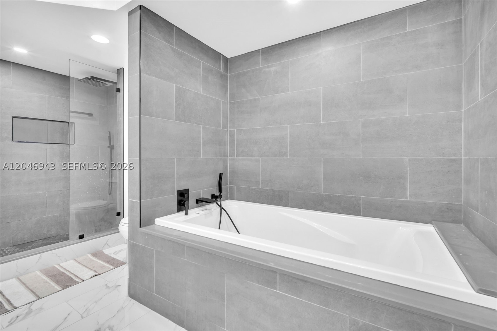 1000 W Island Blvd #1206, Aventura FL 33160