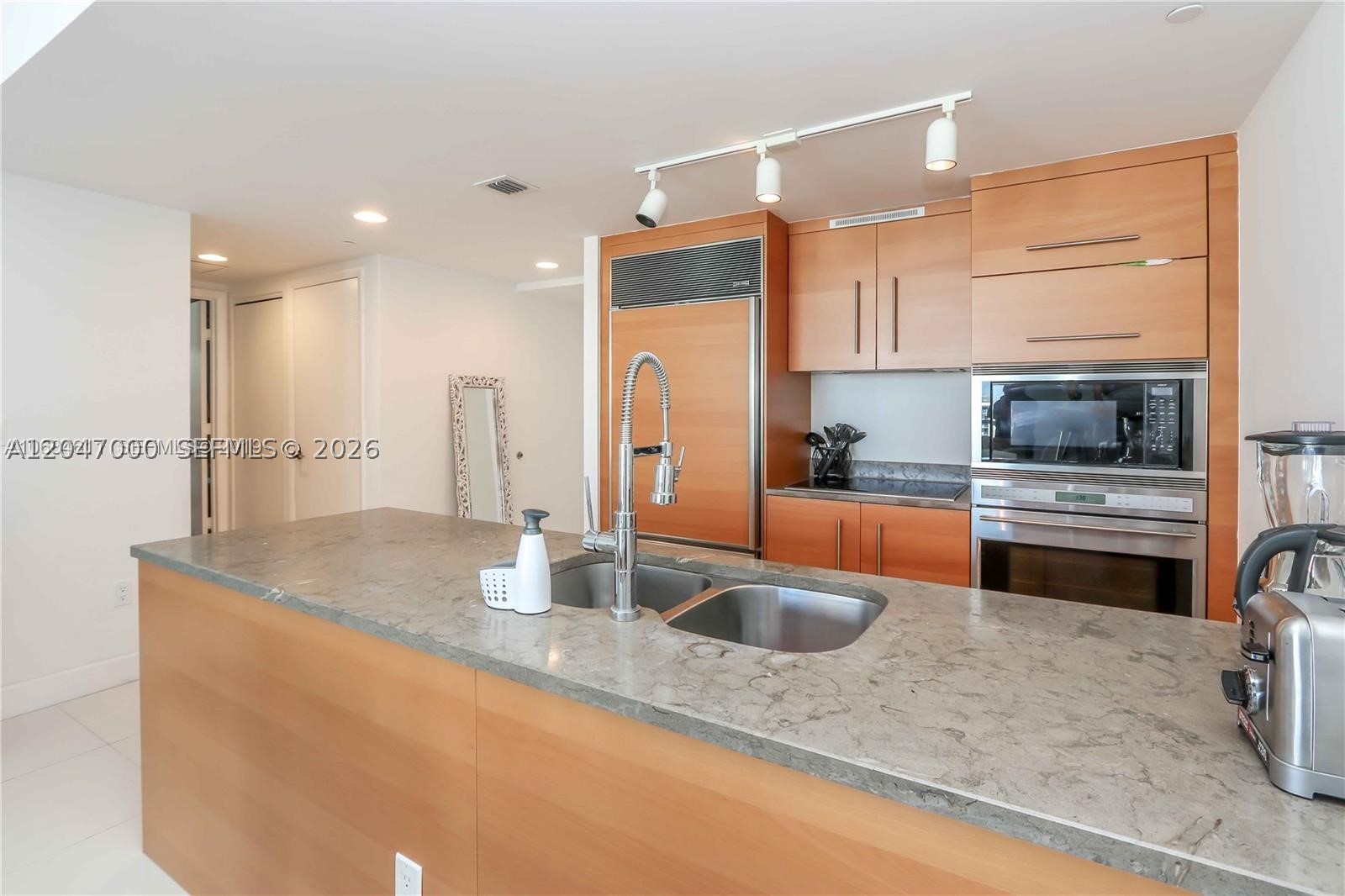475 Brickell Ave #4612, Miami FL 33131