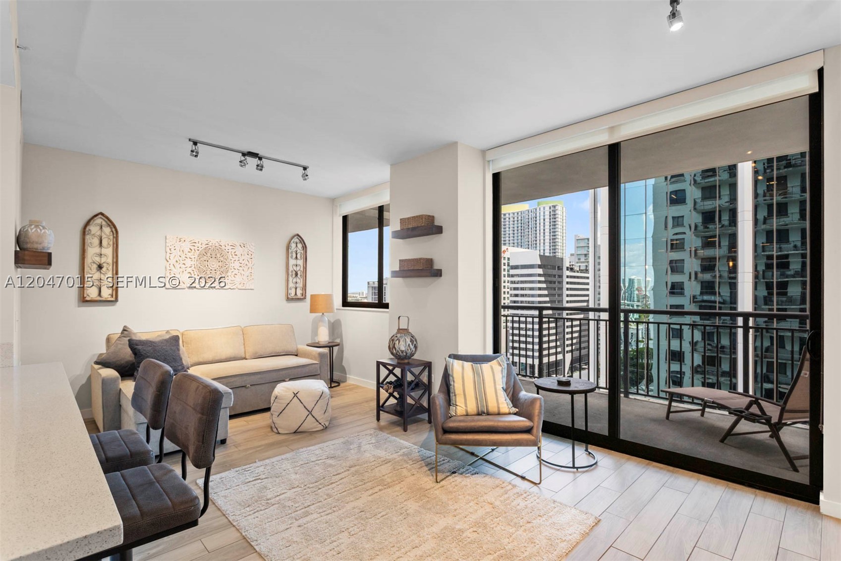 999 SW 1st Ave #2015, Miami FL 33130