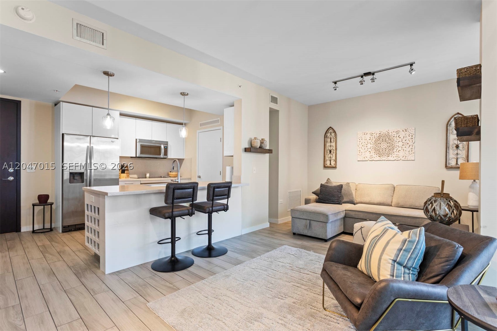 999 SW 1st Ave #2015, Miami FL 33130