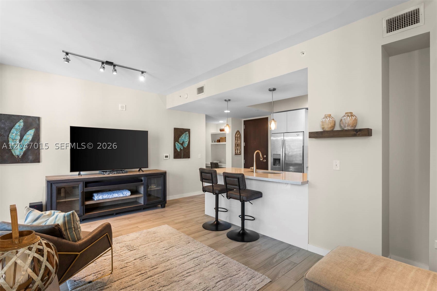 999 SW 1st Ave #2015, Miami FL 33130