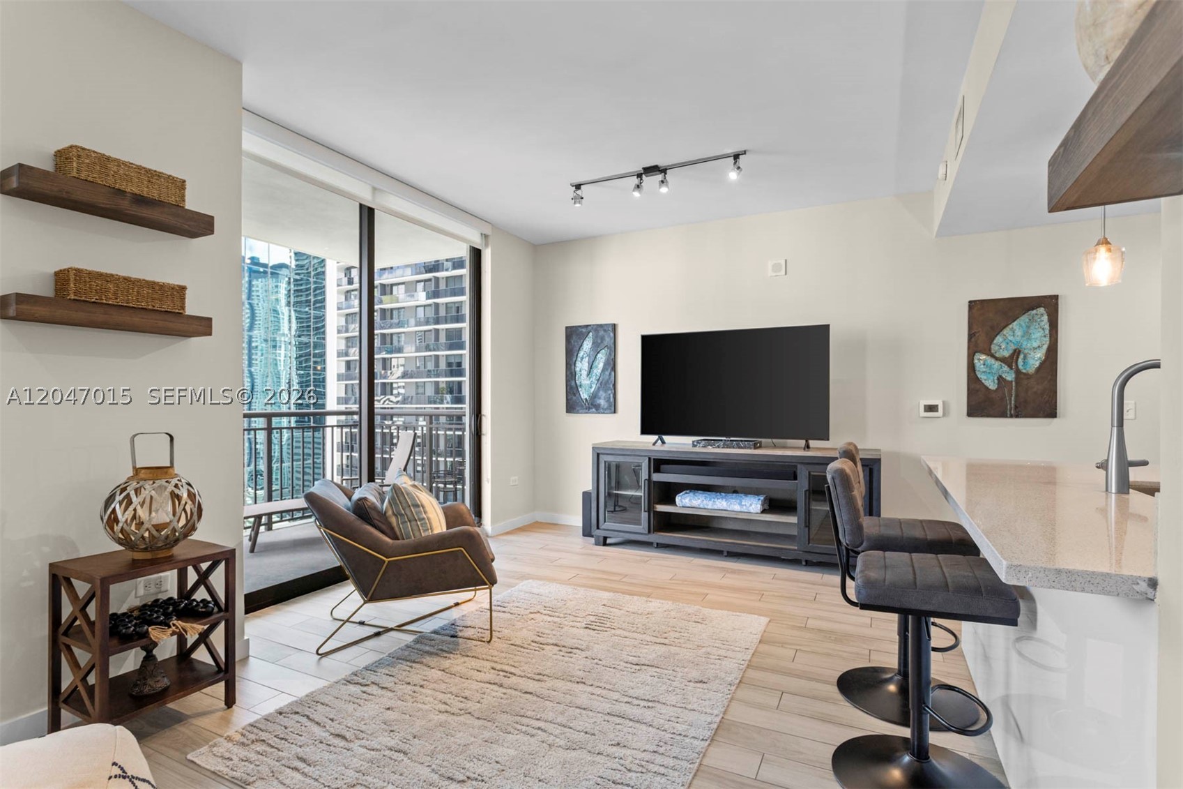 999 SW 1st Ave #2015, Miami FL 33130