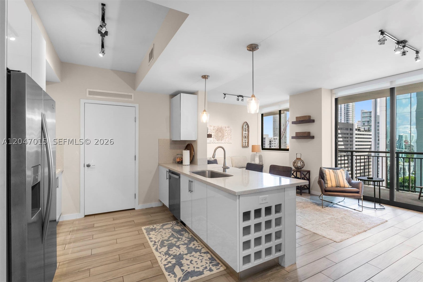 999 SW 1st Ave #2015, Miami FL 33130