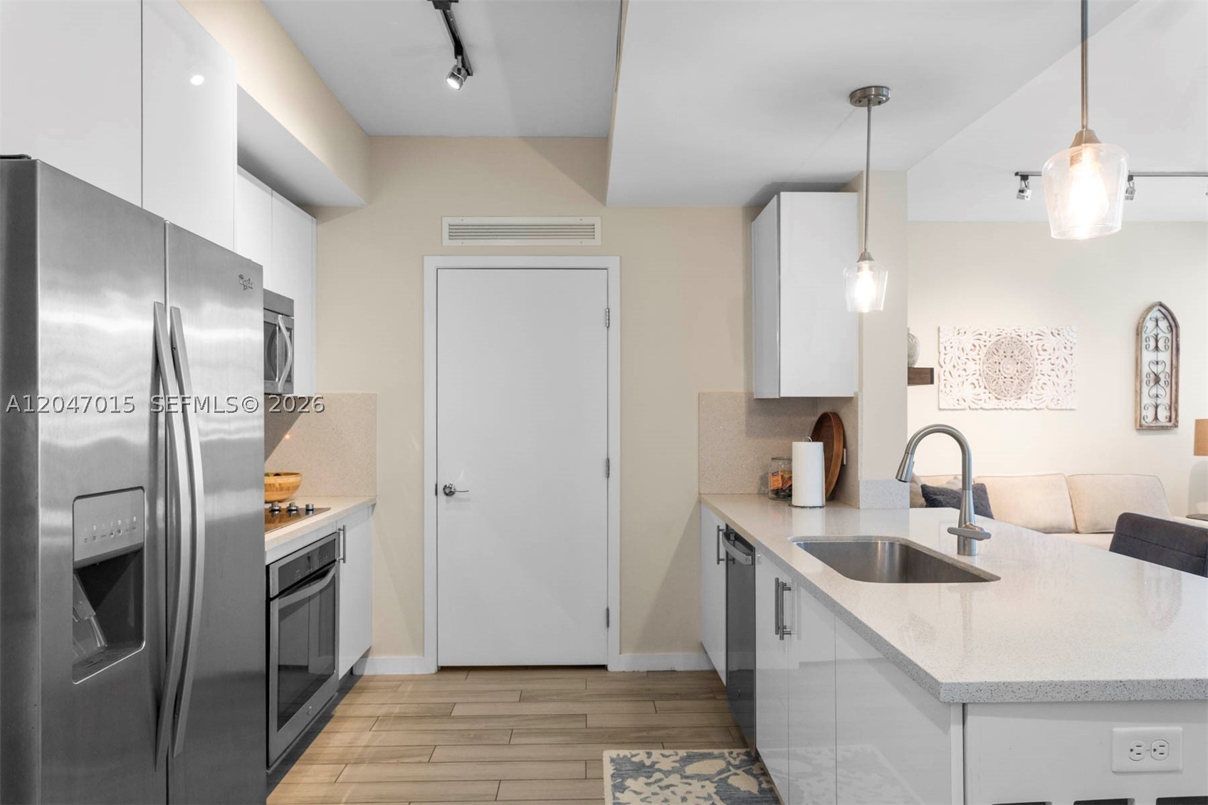 999 SW 1st Ave #2015, Miami FL 33130
