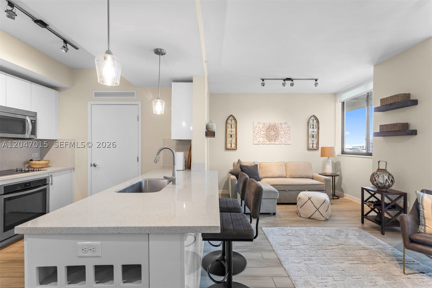 999 SW 1st Ave #2015, Miami FL 33130