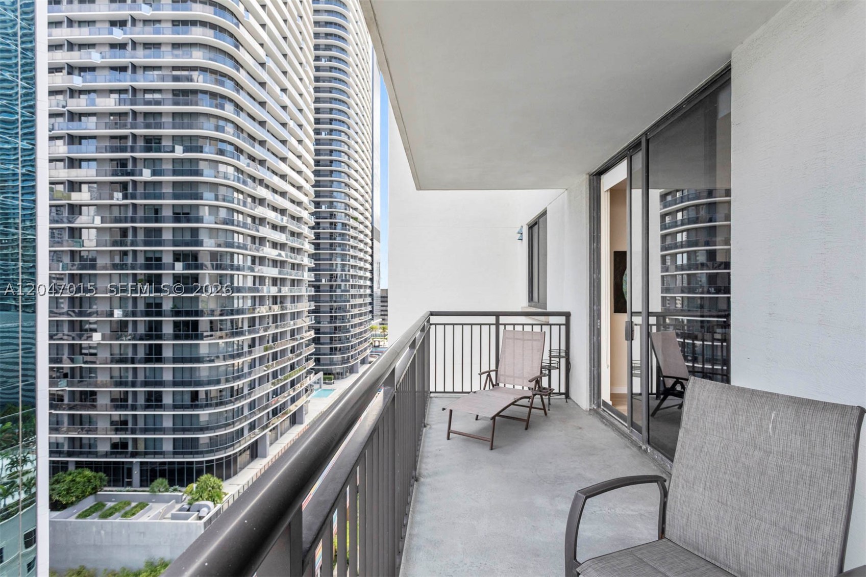 999 SW 1st Ave #2015, Miami FL 33130