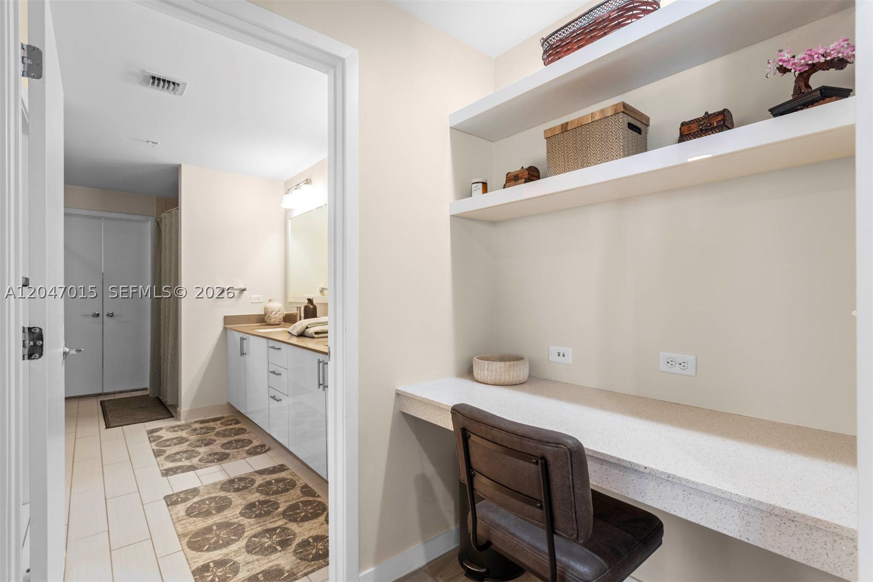 999 SW 1st Ave #2015, Miami FL 33130