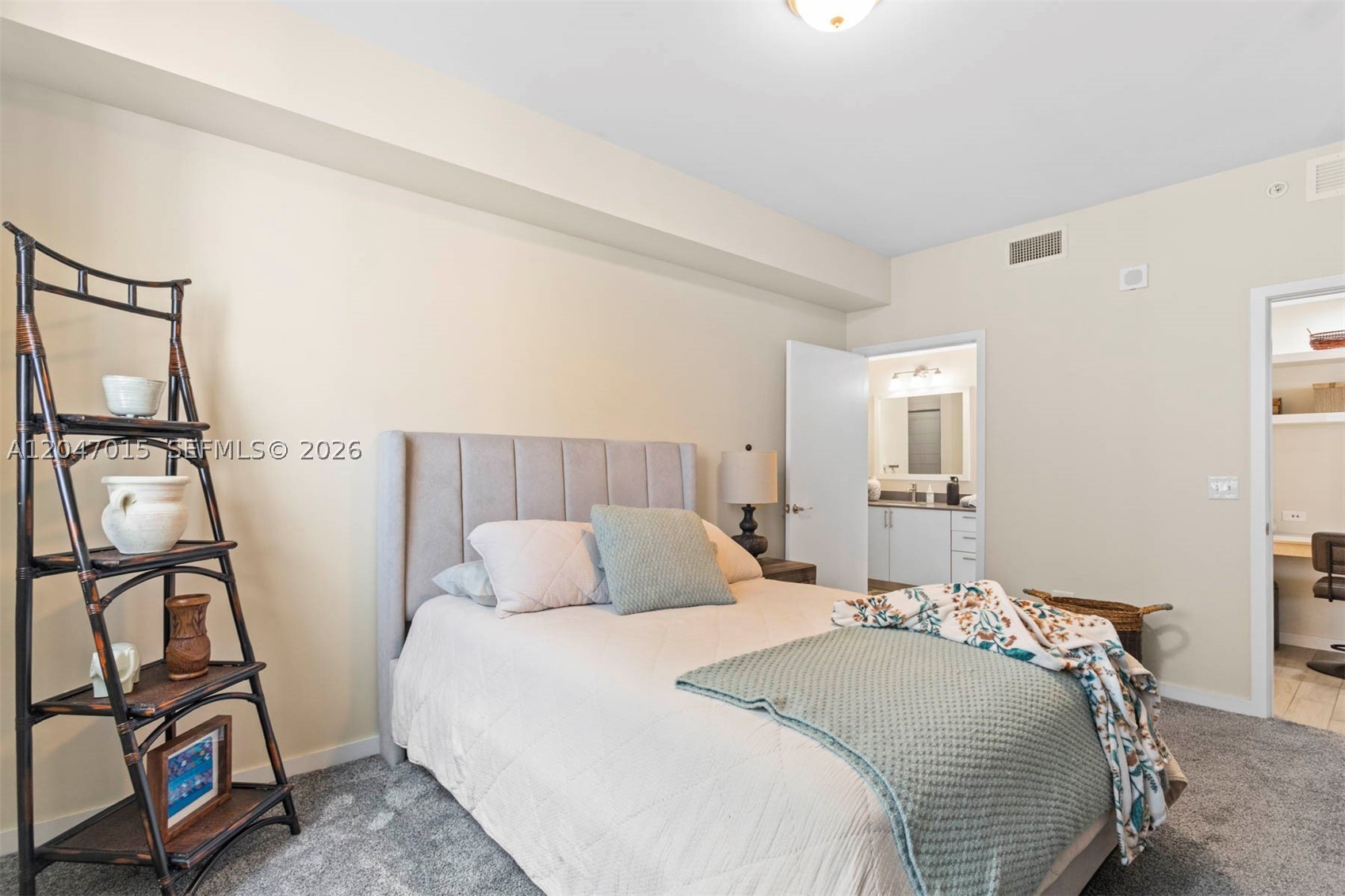 999 SW 1st Ave #2015, Miami FL 33130