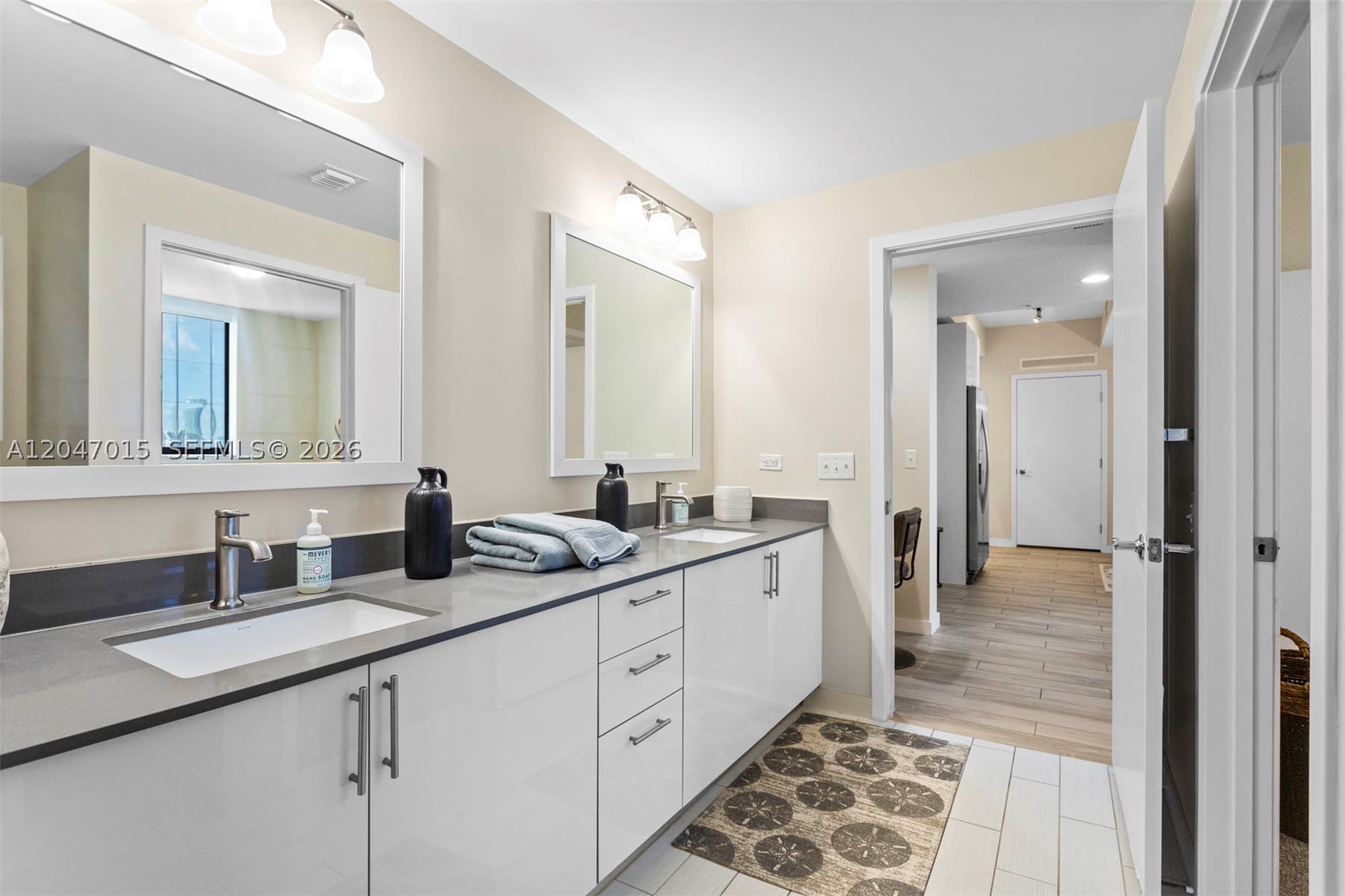 999 SW 1st Ave #2015, Miami FL 33130