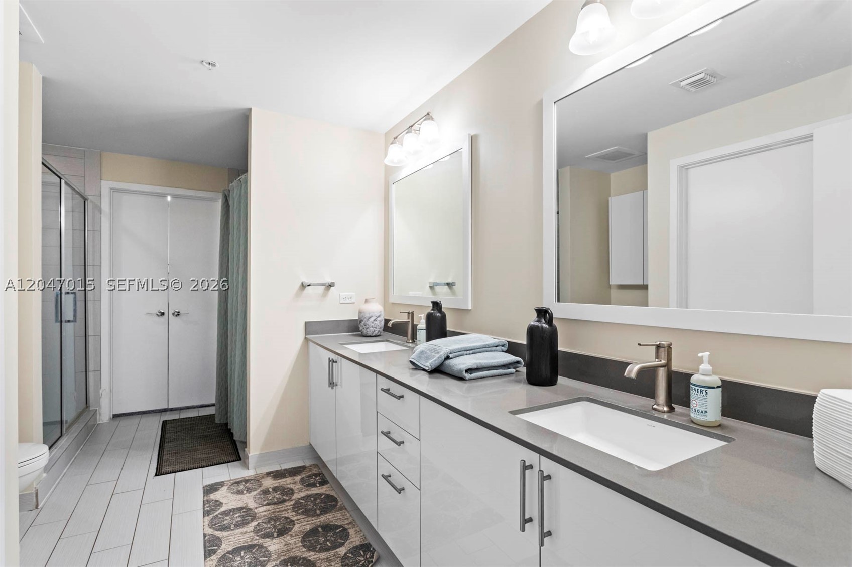 999 SW 1st Ave #2015, Miami FL 33130