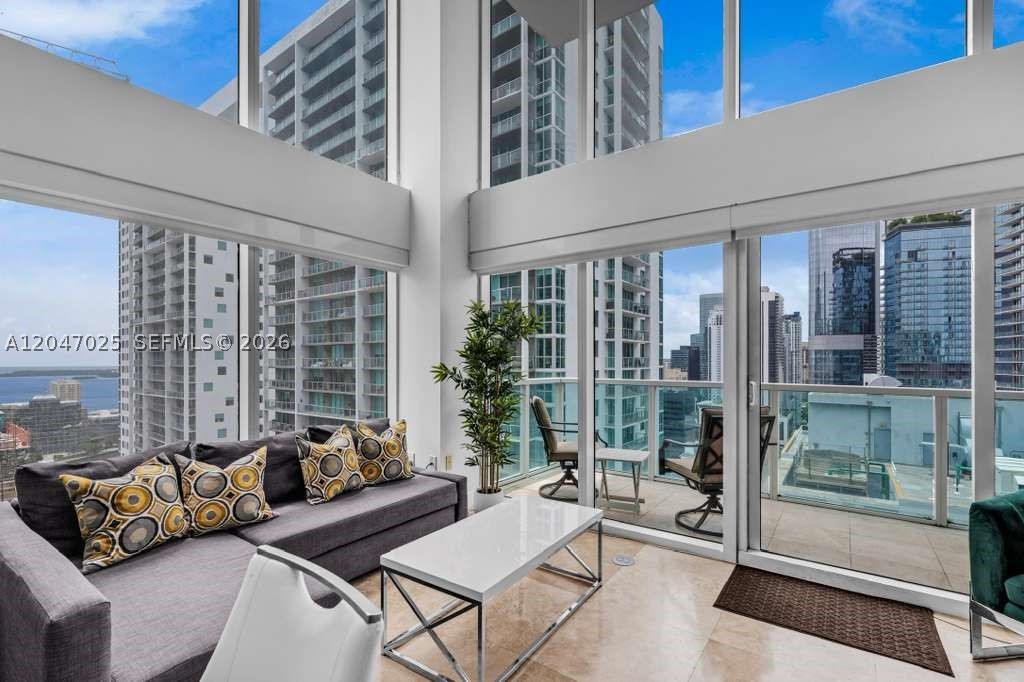 41 SE 5th St #1702, Miami FL 33131