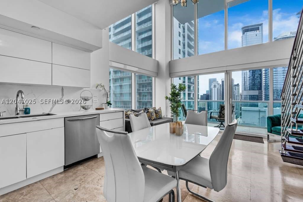 41 SE 5th St #1702, Miami FL 33131