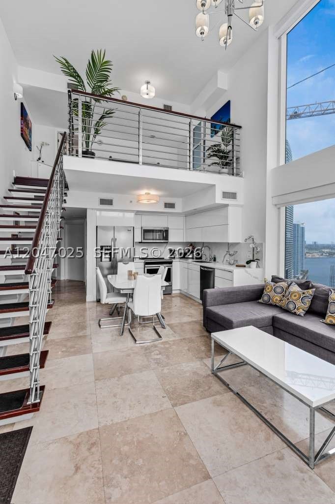 41 SE 5th St #1702, Miami FL 33131