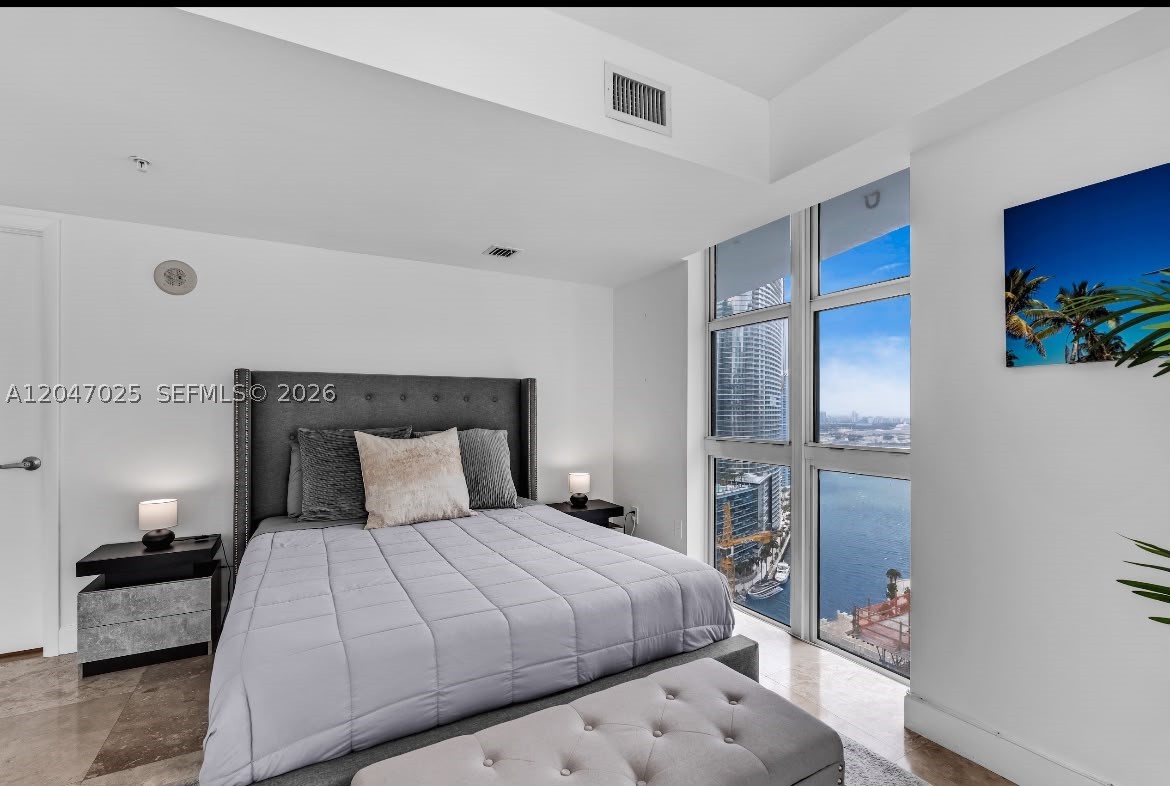 41 SE 5th St #1702, Miami FL 33131