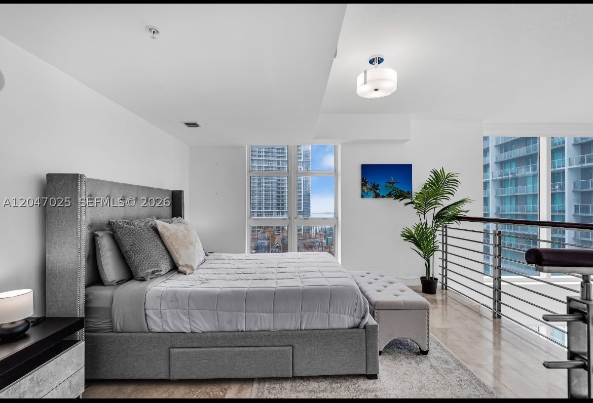 41 SE 5th St #1702, Miami FL 33131