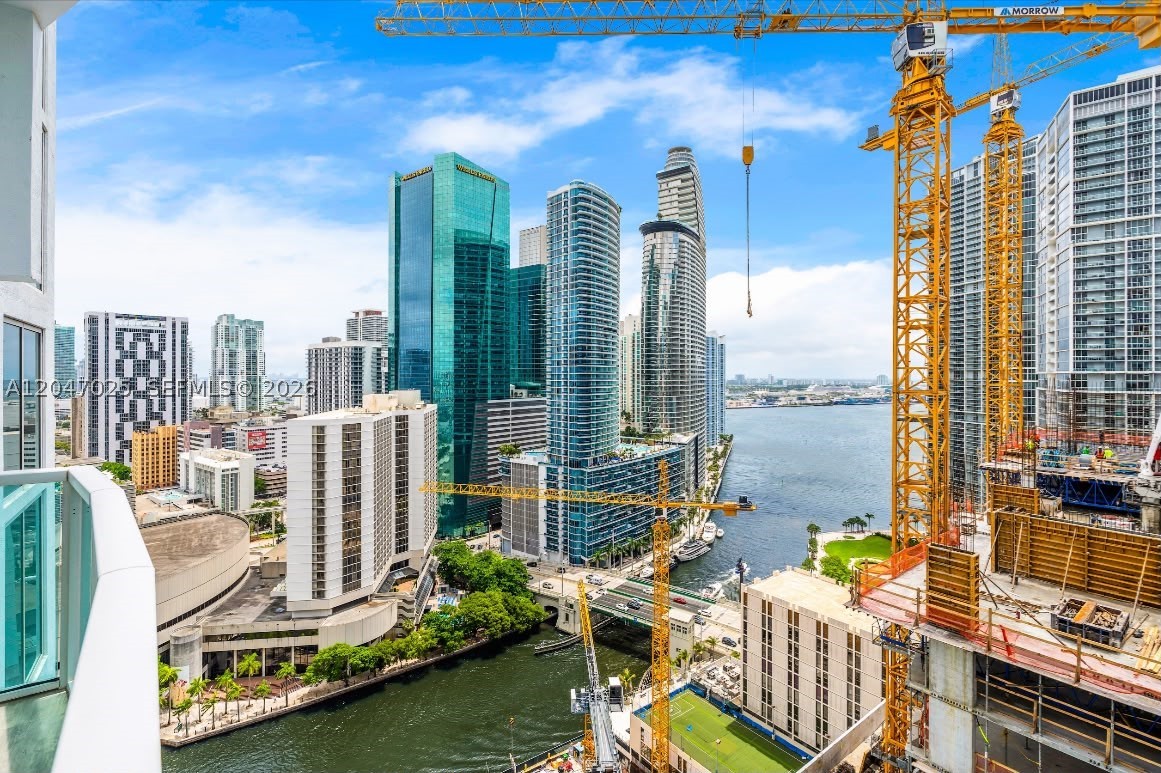 41 SE 5th St #1702, Miami FL 33131