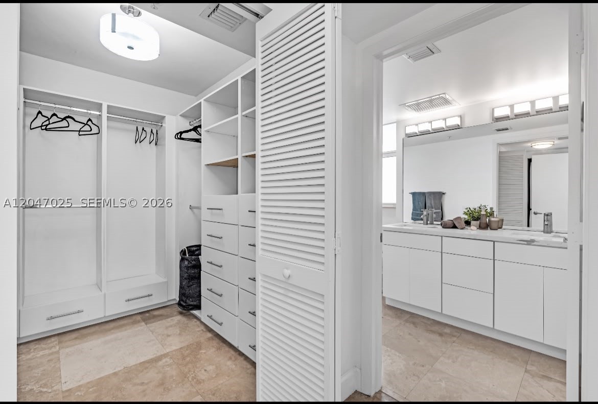 41 SE 5th St #1702, Miami FL 33131