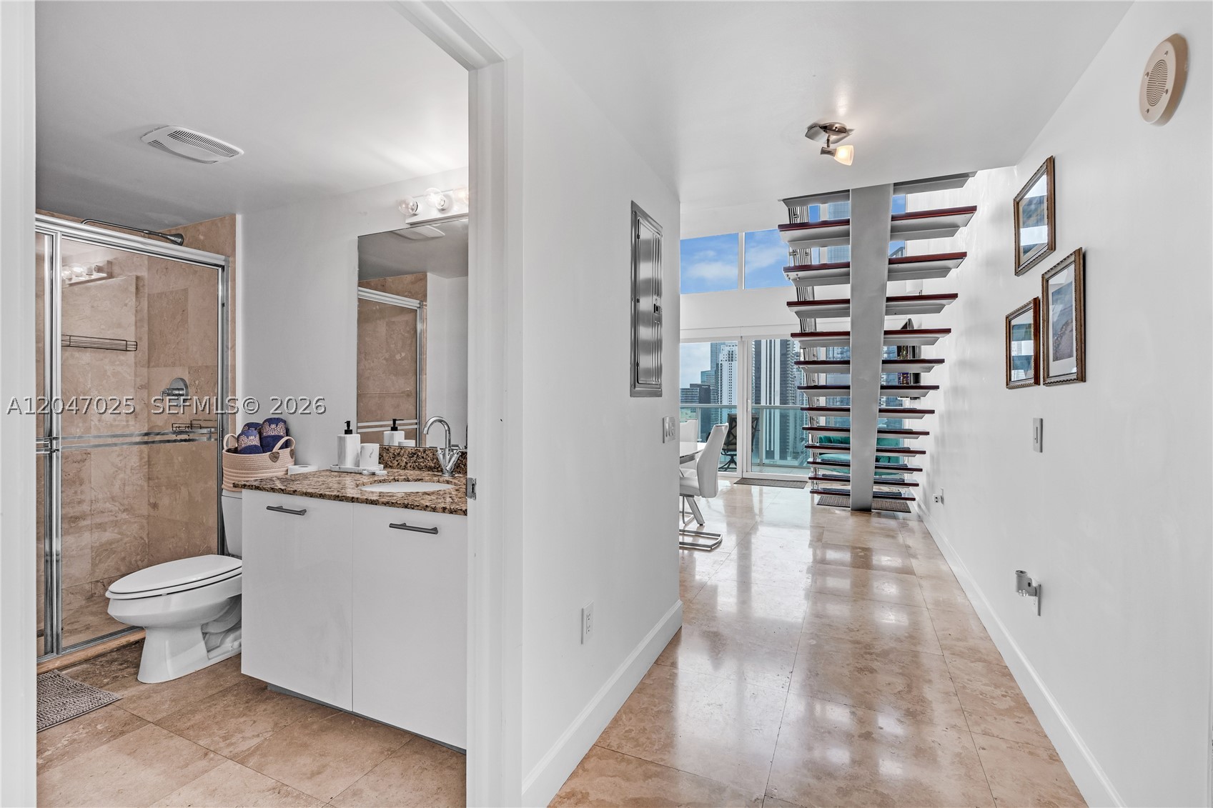 41 SE 5th St #1702, Miami FL 33131