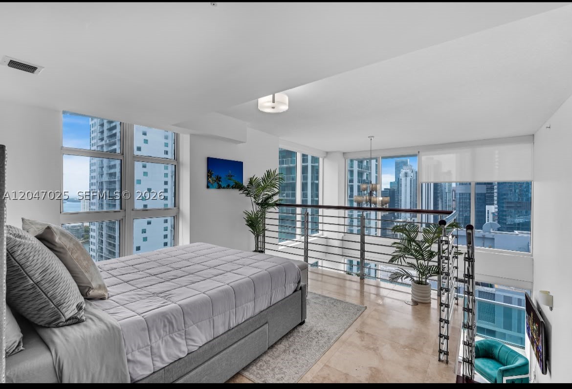 41 SE 5th St #1702, Miami FL 33131
