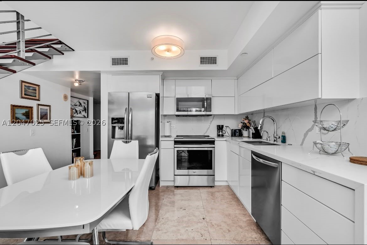 41 SE 5th St #1702, Miami FL 33131