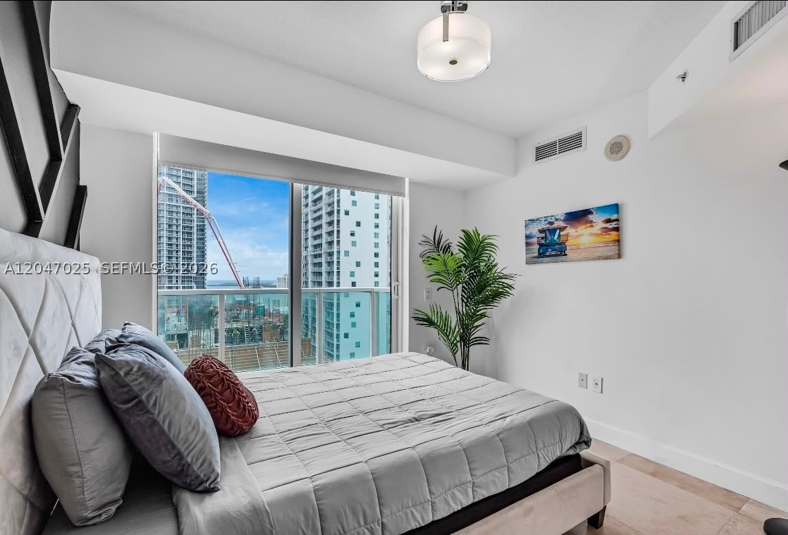 41 SE 5th St #1702, Miami FL 33131