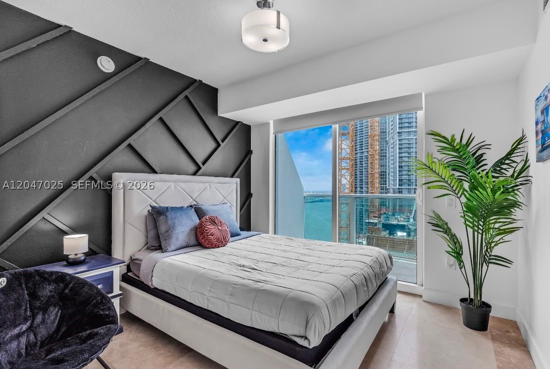 41 SE 5th St #1702, Miami FL 33131