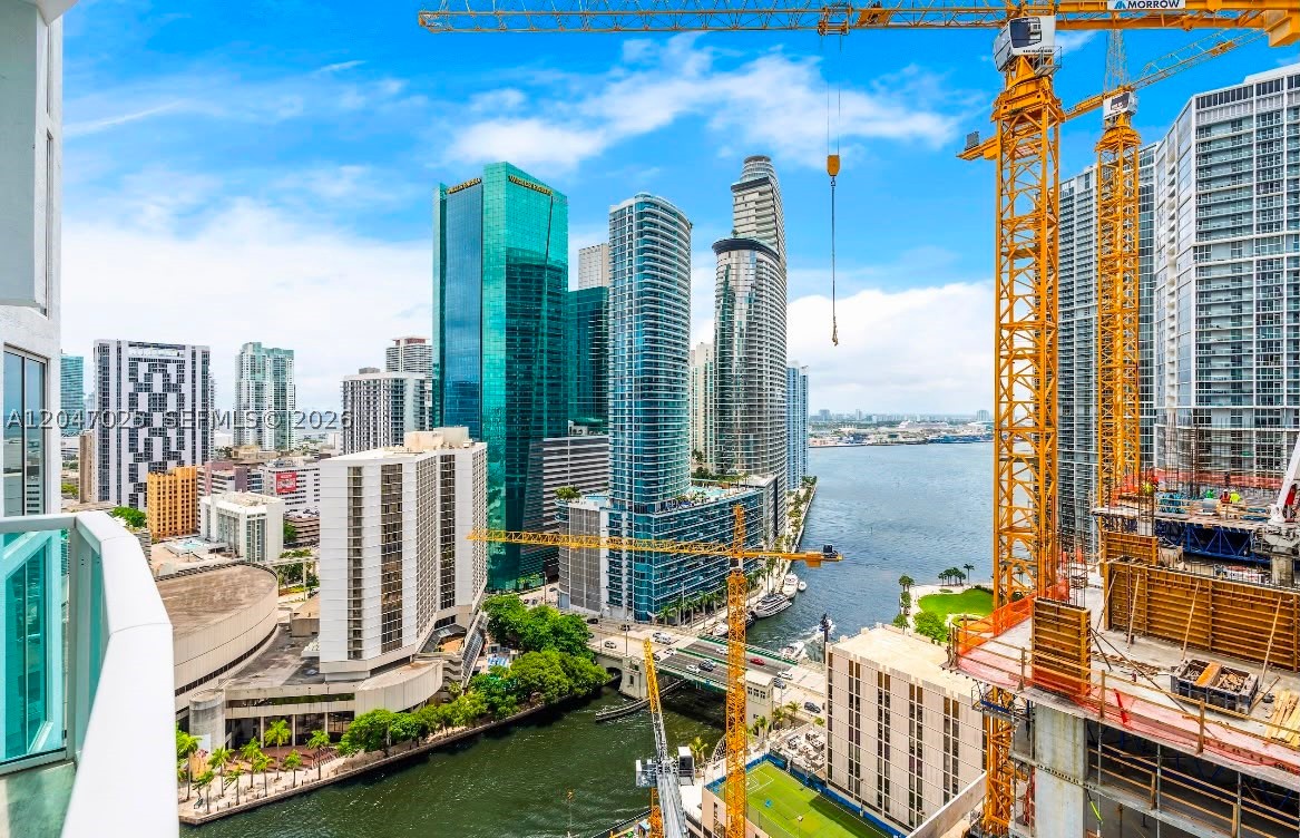 41 SE 5th St #1702, Miami FL 33131