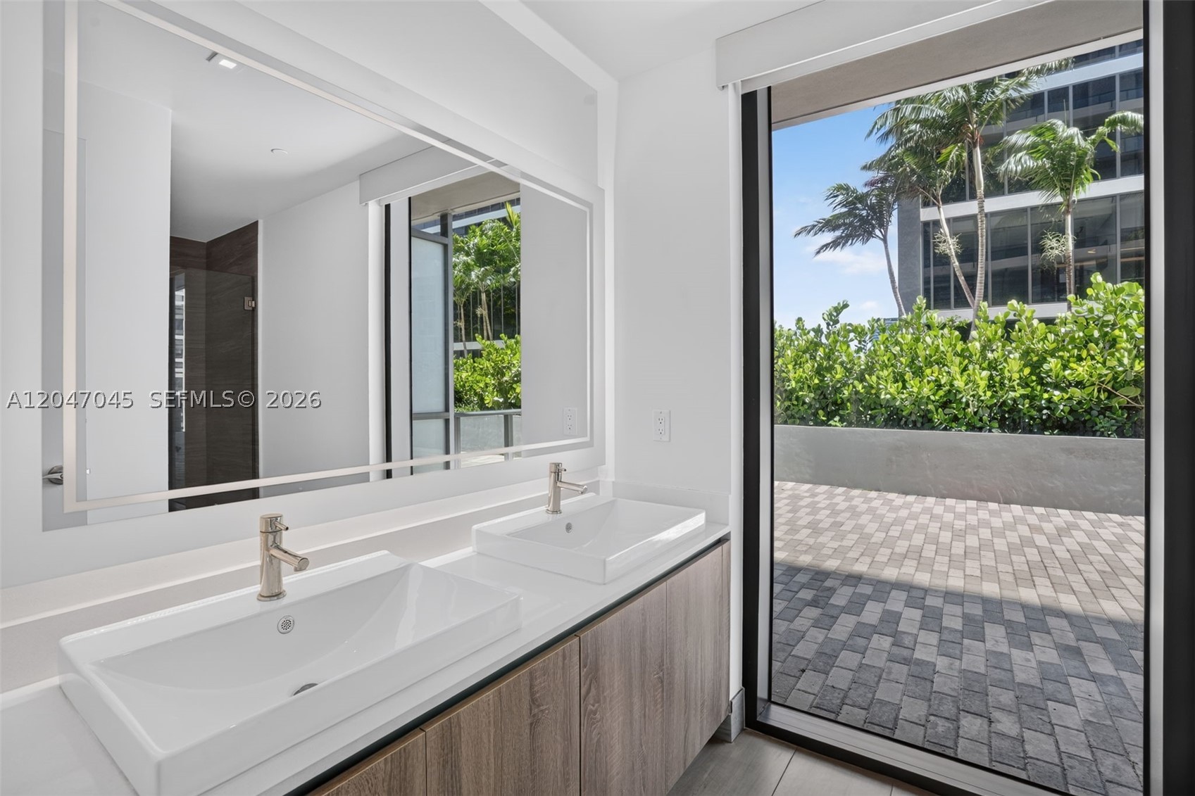 2960 NE 207th St #505, Aventura FL 33180