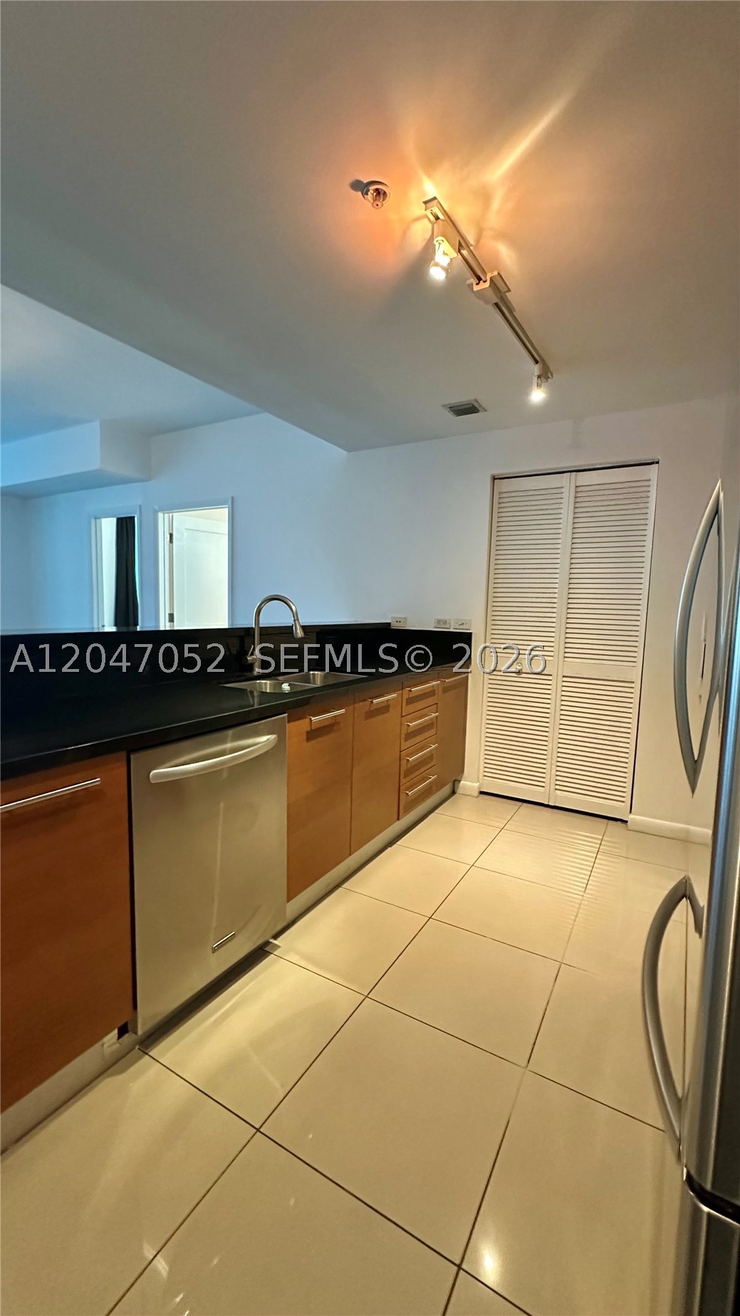 244 Biscayne Blvd #2610, Miami FL 33132