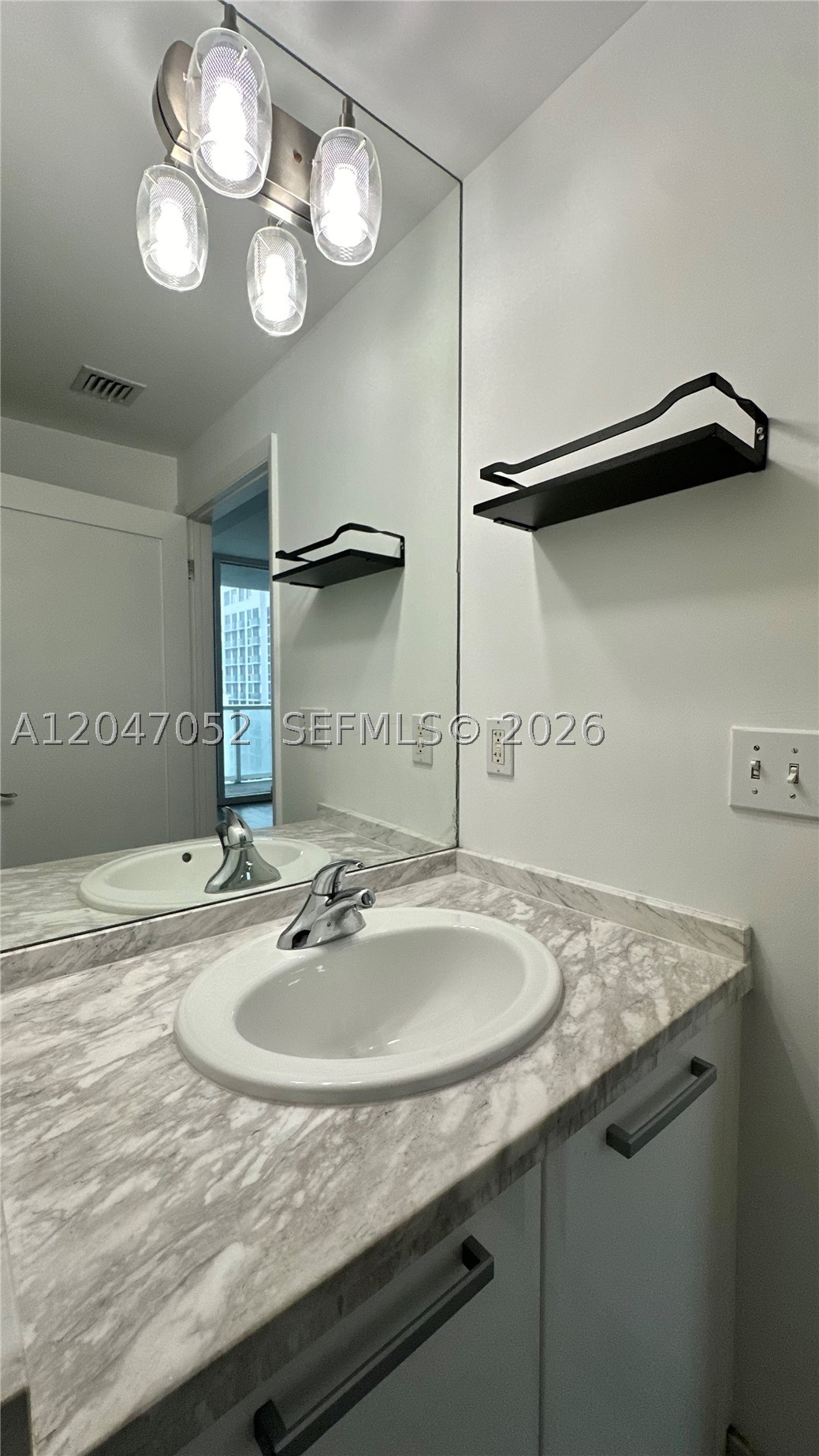 244 Biscayne Blvd #2610, Miami FL 33132