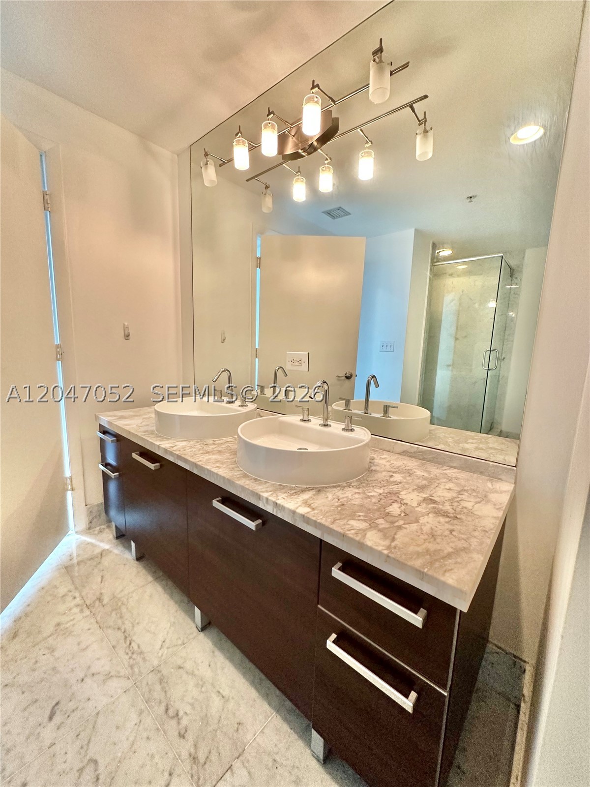 244 Biscayne Blvd #2610, Miami FL 33132