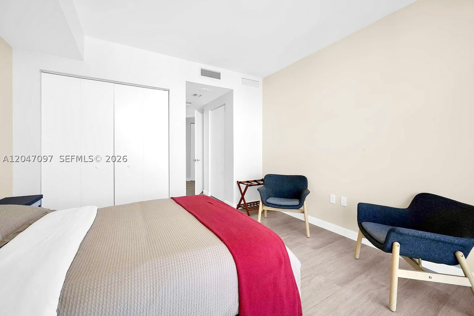 55 SW 9th St #3306, Miami FL 33130