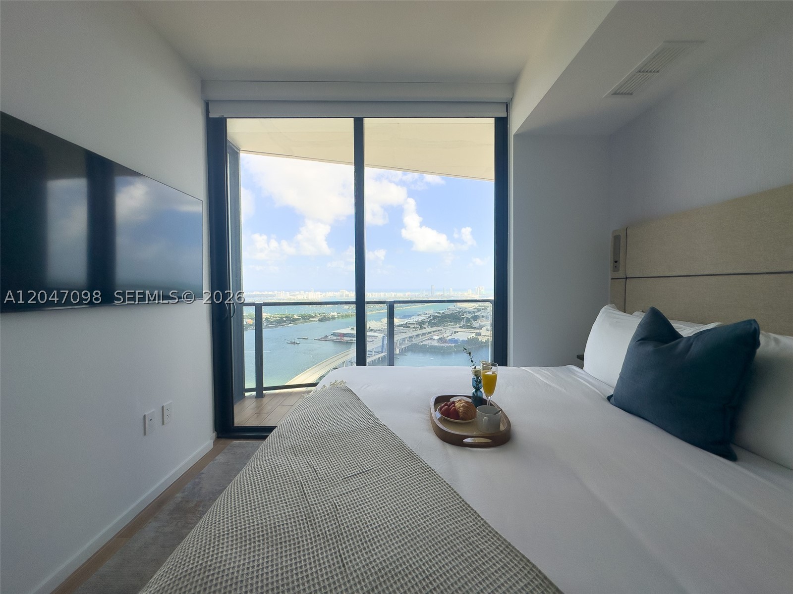 398 NE 5th St #4210, Miami FL 33132