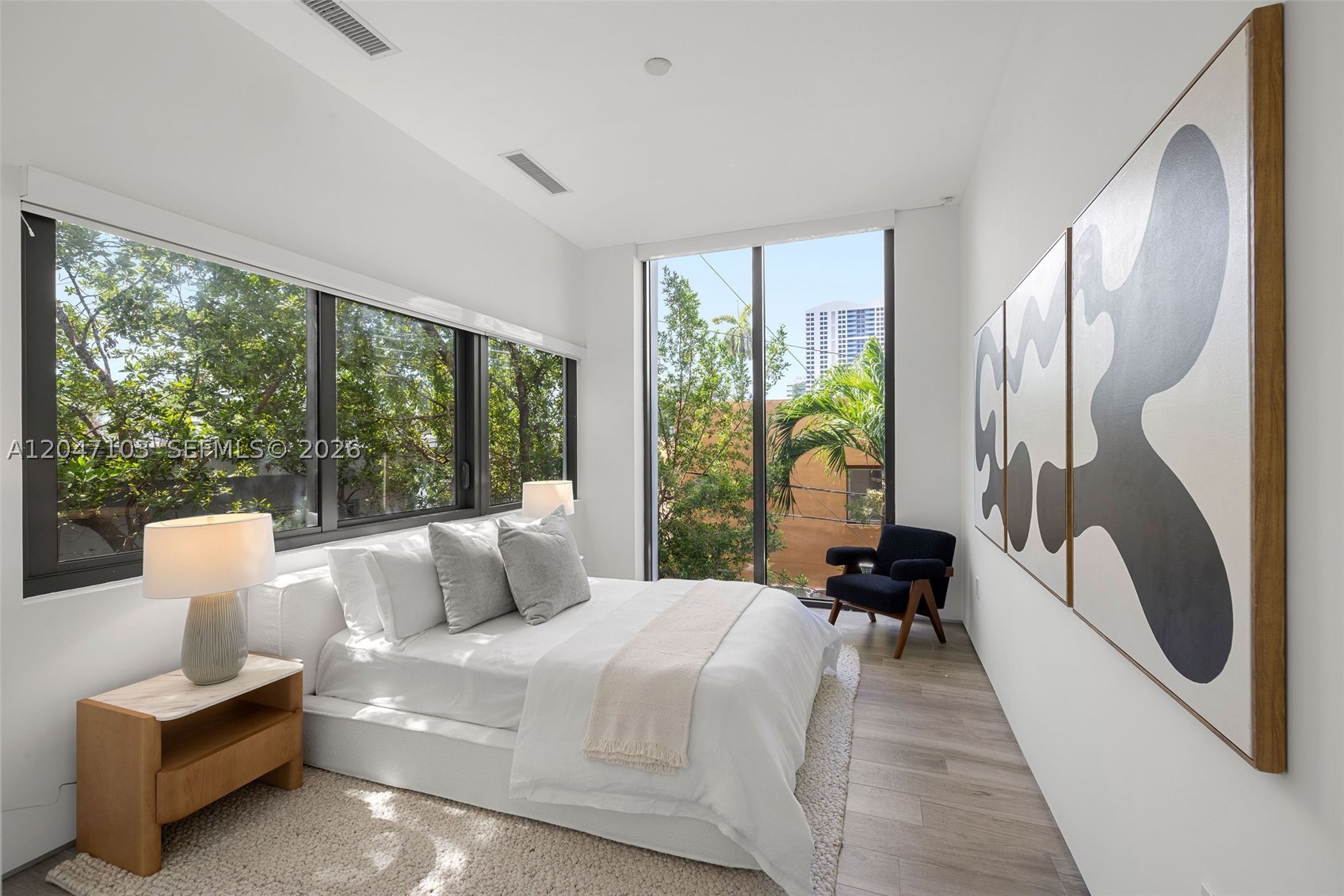 1525 Bay Rd #1525, Miami Beach FL 33139