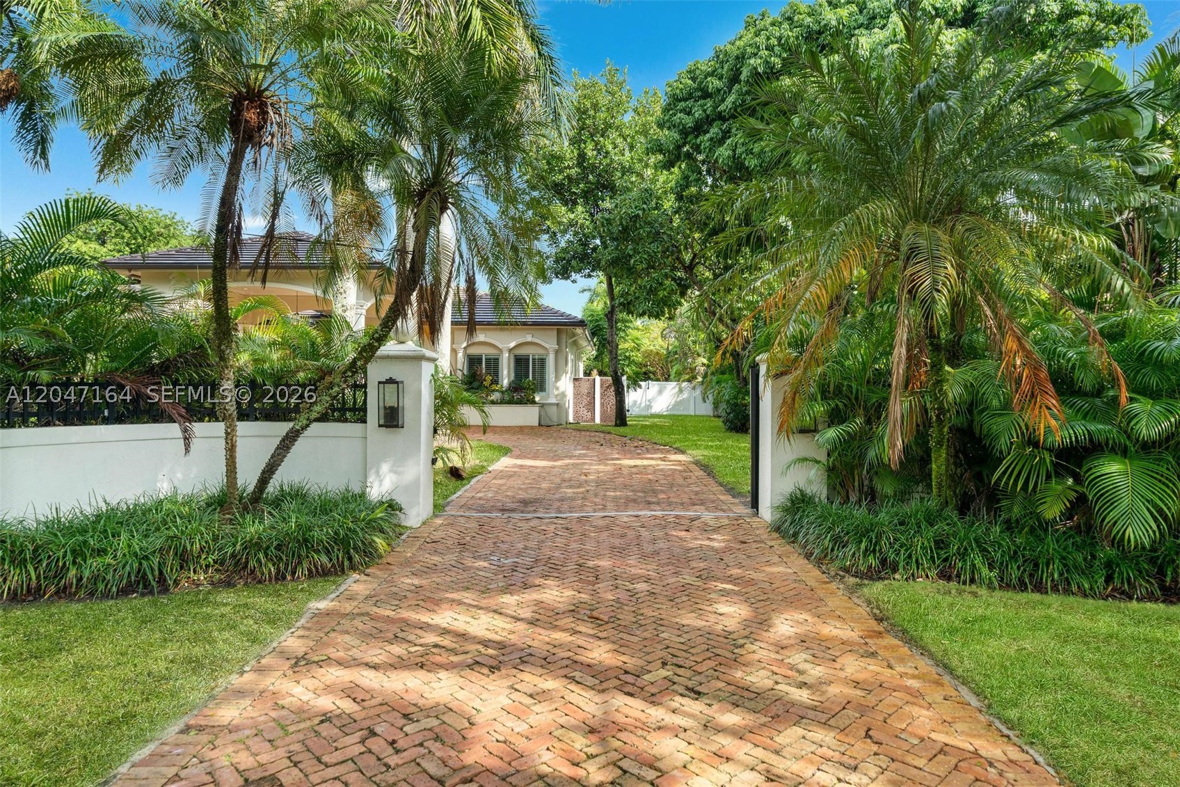 6890 SW 94th St, Pinecrest FL 33156