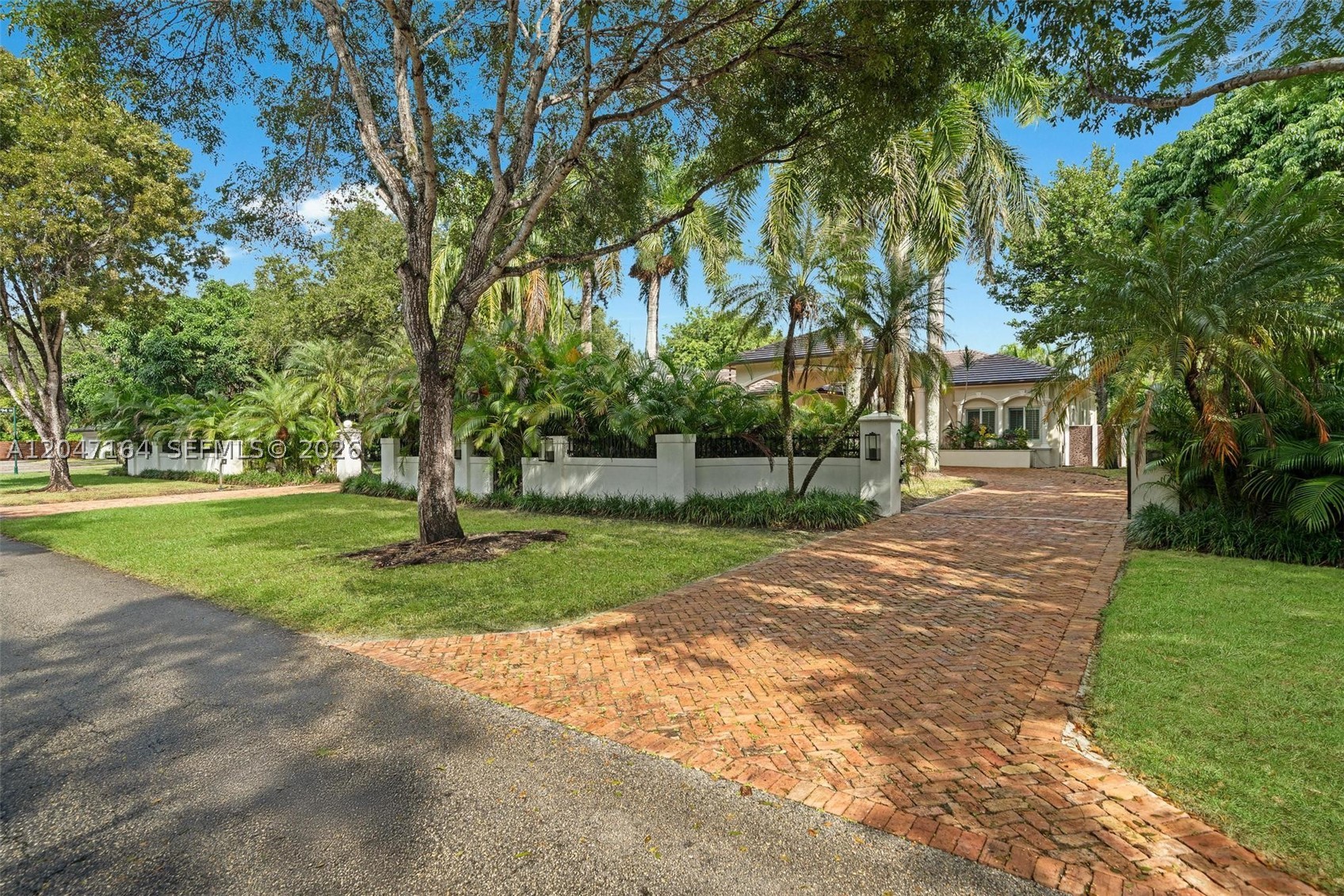 6890 SW 94th St, Pinecrest FL 33156