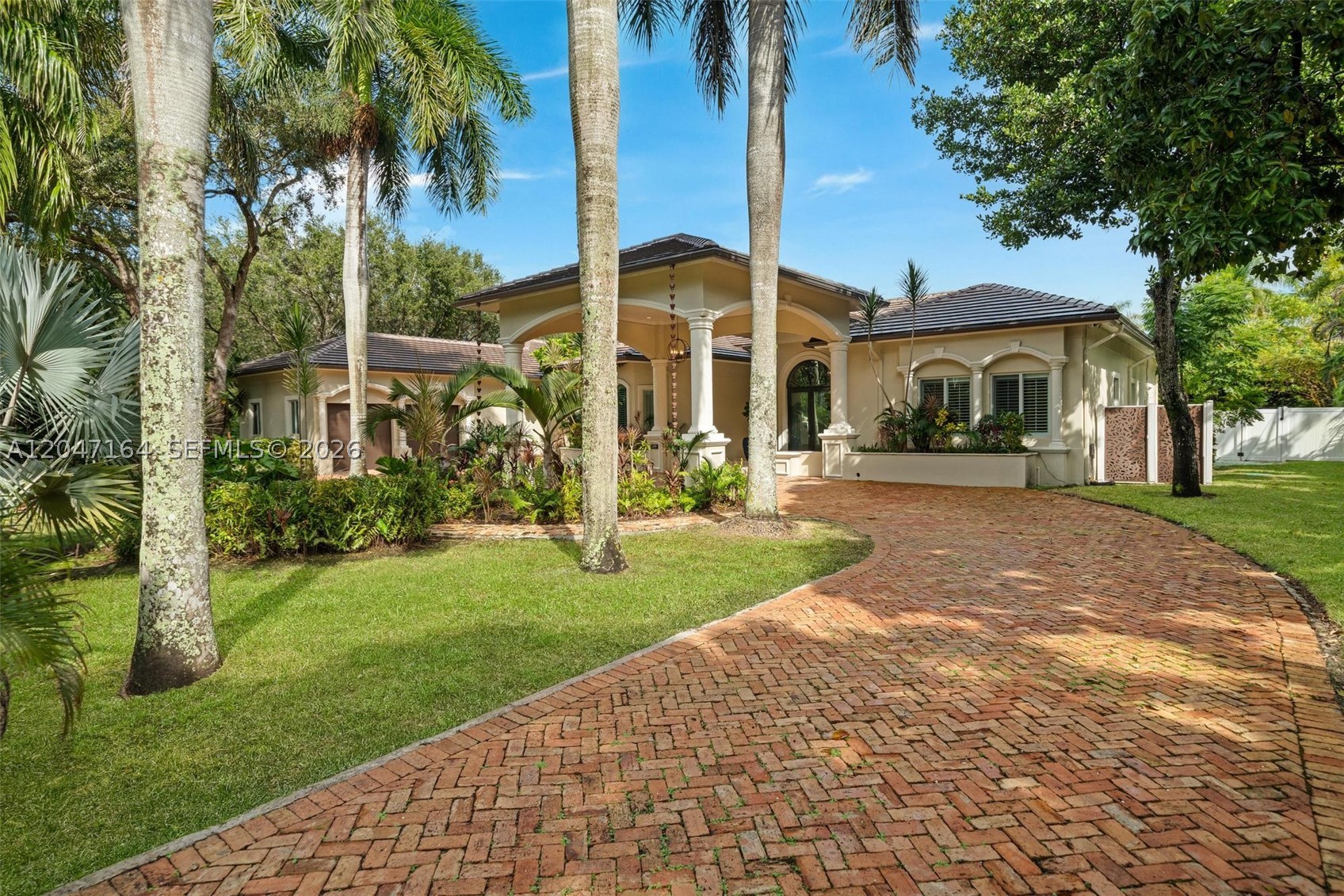 6890 SW 94th St, Pinecrest FL 33156
