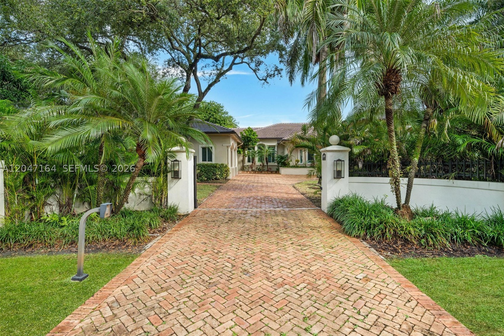 6890 SW 94th St, Pinecrest FL 33156
