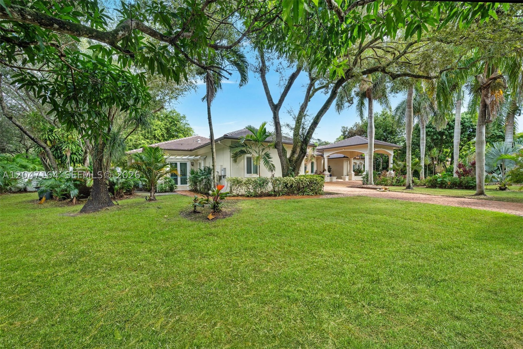6890 SW 94th St, Pinecrest FL 33156