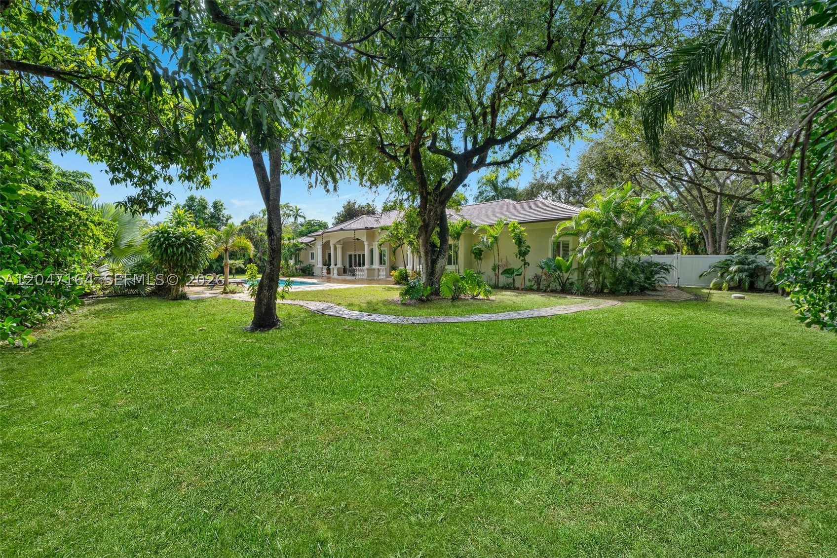 6890 SW 94th St, Pinecrest FL 33156