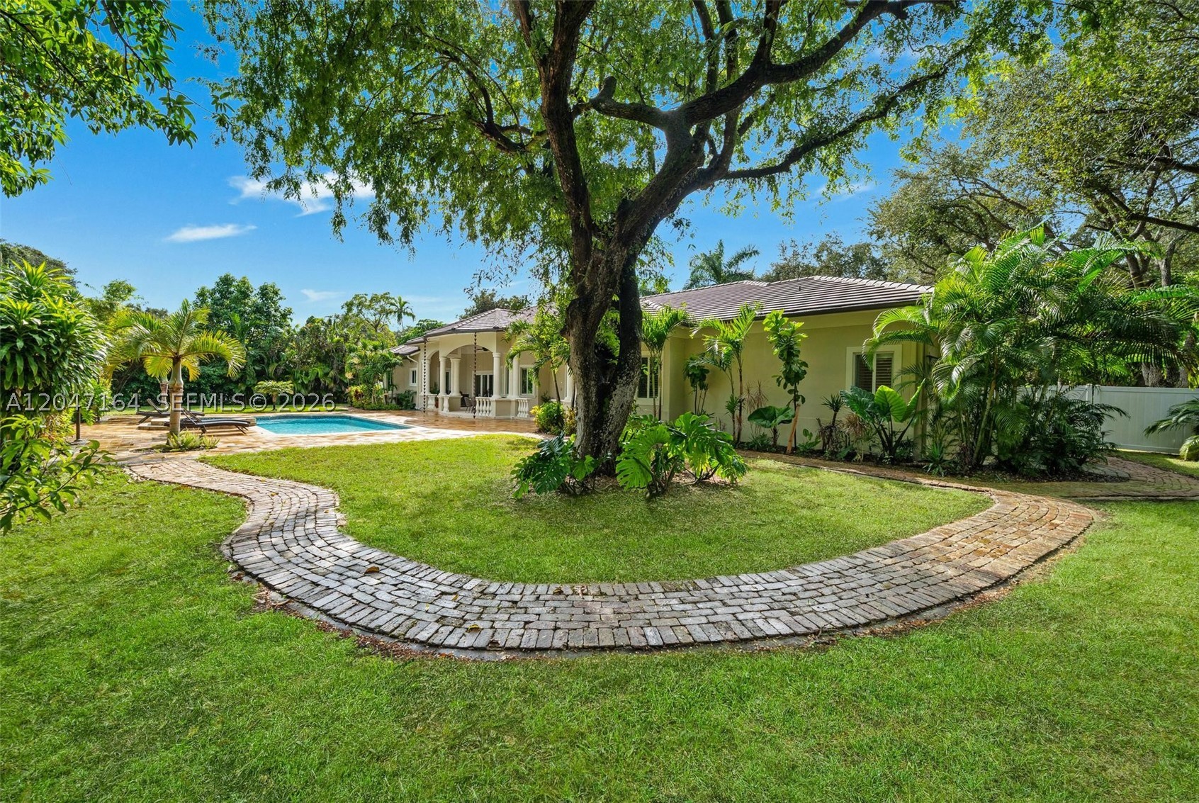 6890 SW 94th St, Pinecrest FL 33156