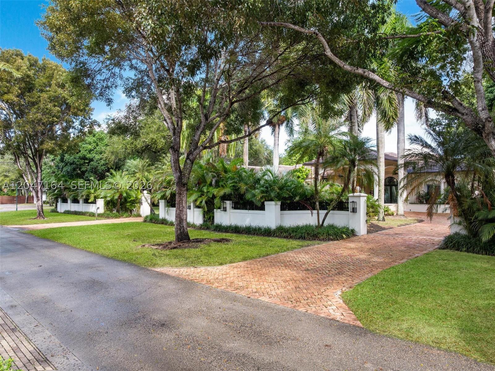 6890 SW 94th St, Pinecrest FL 33156